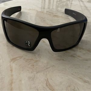 Never worn new Oakley sunglasses